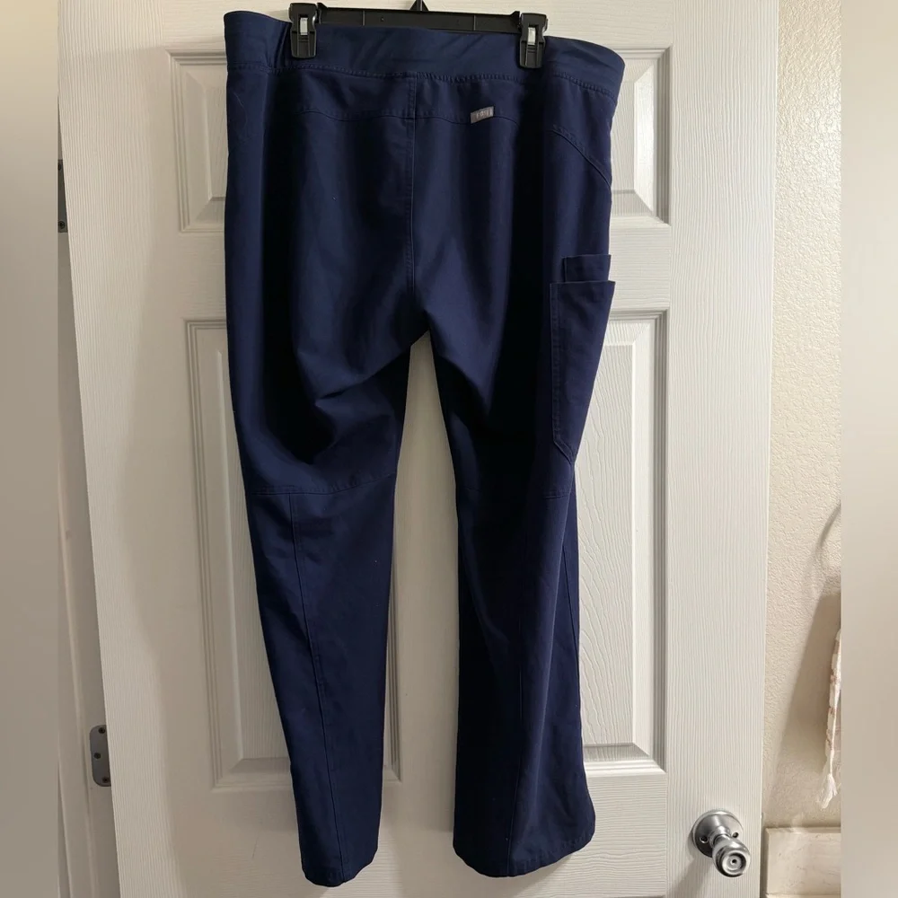 Figs Kade Cargo Scrub Pants - Picture 2 of 5